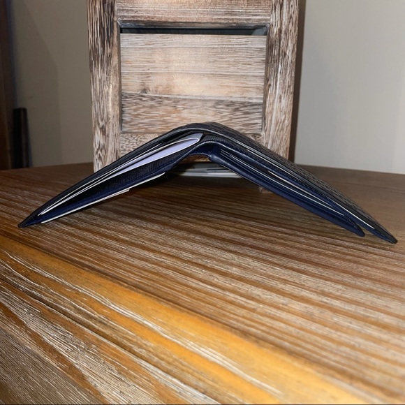 Gucci MicroGuccissima GG Logo Blue Leather Wallet with Removable Insert - Picture 8 of 16